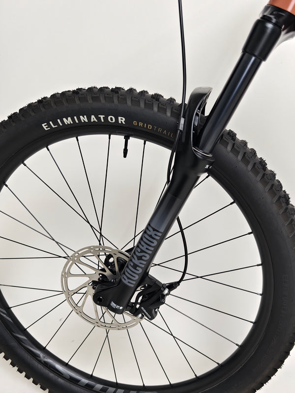 Exceptional clarity of the chain ring on the Specialized Fuse Sport 27.5 2023 LARGE Dropper bike, in excellent condition, our Price: £930.00.