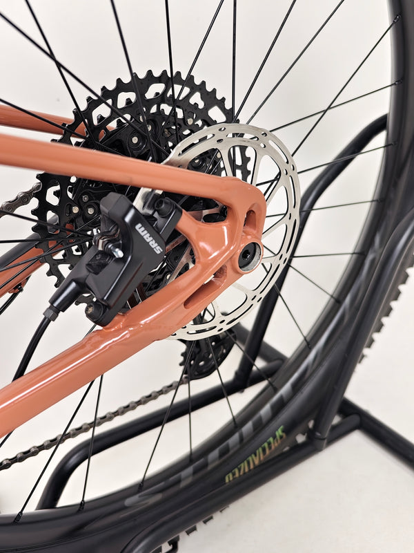 Specialized Fuse Sport 27.5 2023 LARGE Dropper bike showcasing detailed design, excellent condition, our Price: £930.00.