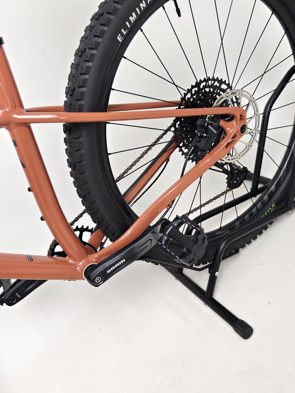 Technical details of Specialized Fuse Sport 27.5 2023 LARGE Dropper bike drivetrain in excellent condition, our Price: £930.00.