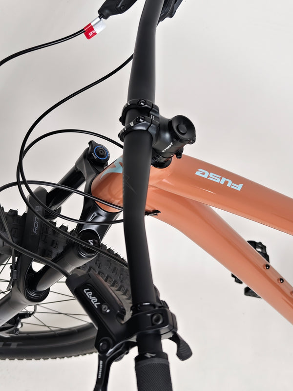 Specialized Fuse Sport 27.5 2023 LARGE Dropper mountain bike prominently displayed, showcasing excellent condition, our Price: £930.00.