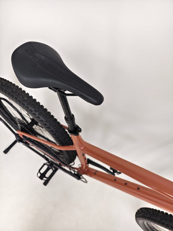 Top-down detail of dropper mechanism on Specialized Fuse Sport 27.5 2023 LARGE bike in excellent condition, our Price: £930.00.