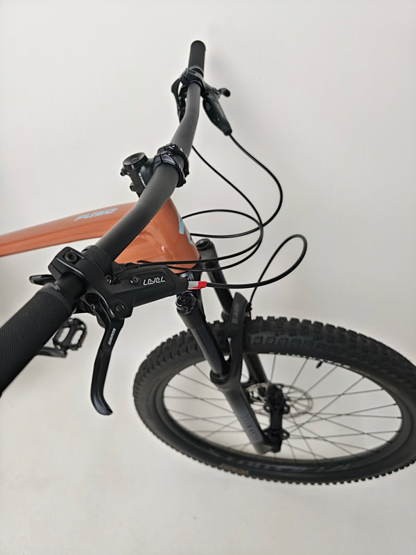 Feature-rich view of Specialized Fuse Sport 27.5 2023 LARGE Dropper bike, emphasizing excellent condition, our Price: £930.00.