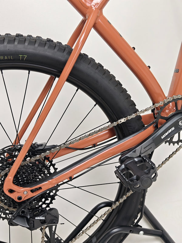 Technical review of Specialized Fuse Sport 27.5 2023 LARGE Dropper bike components, exhibiting excellent condition, our Price: £930.00.