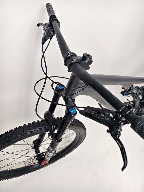 Detailed tire specifications on Specialized Stumpjumper EVO Comp Alloy 29 2024, ensuring high-performance capabilities, RRP: £3,200.00.