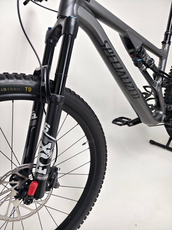 Rear derailleur view of Specialized Stumpjumper EVO Comp Alloy 29 2024, reinforcing its high-performance nature, RRP: £3,200.00.