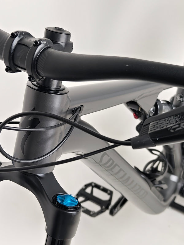 The flooring texture during testing of Specialized Stumpjumper EVO Comp Alloy 29 2024, emphasizing stability in Very Good Condition, priced at £3,200.00.