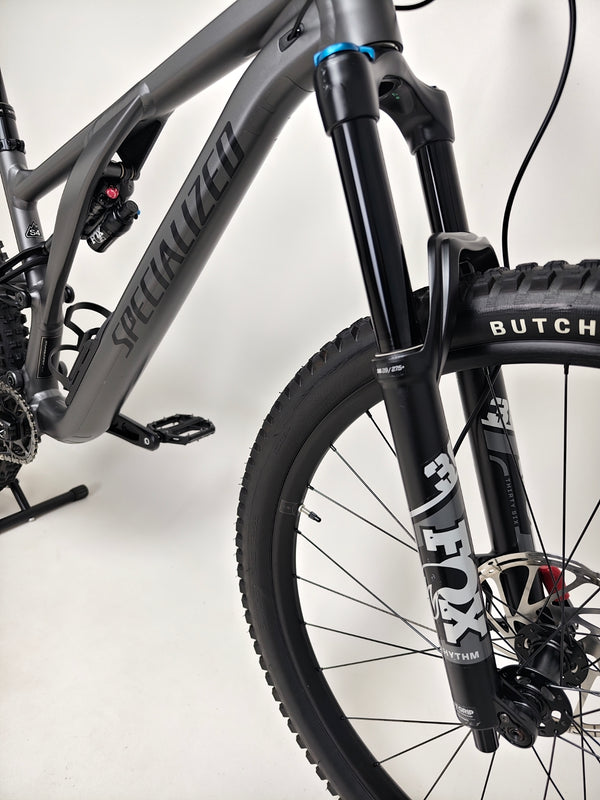 Full view of the Specialized Stumpjumper EVO Comp Alloy 29 2024 mountain bike, showcasing its modern design and condition, RRP: £3,200.00.