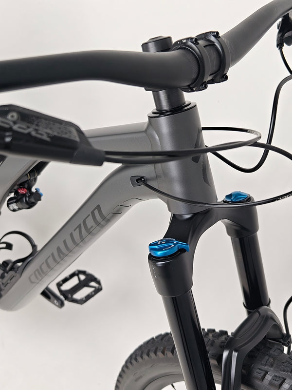 Final inspection of Specialized Stumpjumper EVO Comp Alloy 29 2024's performance and durability in Very Good Condition, RRP: £3,200.00.