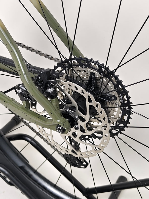 Trek ROSCOE 9 2024 Mountain Bike close-up of design features, Excellent Condition, Medium size, RRP: £1,850.00, now only £1,090.00 at eMado.