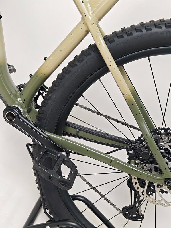 Rustic display of Trek ROSCOE 9 2024 Mountain Bike showcasing features, Excellent Condition, Medium size, RRP: £1,850.00, now available for £1,090.00 at eMado.