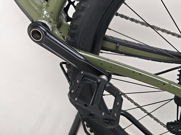 Gradient color close-up of Trek ROSCOE 9 2024 Mountain Bike, Excellent Condition, Medium size, original RRP: £1,850.00, yours for just £1,090.00 at eMado.