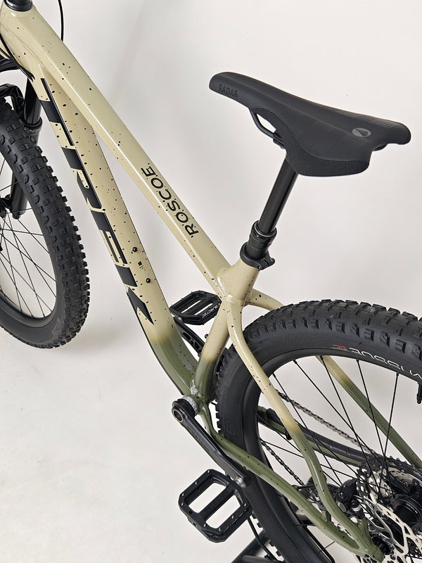 Action shot of Trek ROSCOE 9 2024 Mountain Bike being ridden, Excellent Condition, Medium size, original RRP: £1,850.00, yours for just £1,090.00 at eMado.
