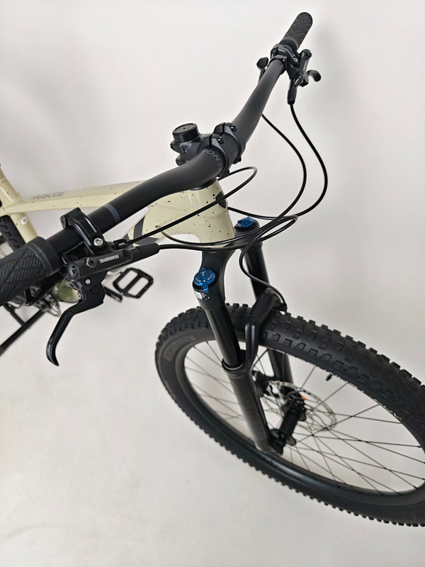 Trek ROSCOE 9 2024 Mountain Bike in action on a trail, Excellent Condition, Medium size, originally RRP: £1,850.00, yours for £1,090.00 at eMado.
