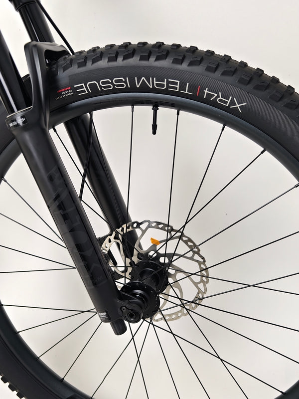 Trek ROSCOE 9 2024 Mountain Bike side profile in natural setting, Excellent Condition, Medium size, RRP: £1,850.00, now just £1,090.00 at eMado.