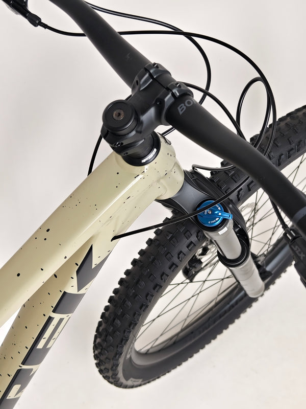 Rear suspension view of Trek ROSCOE 9 2024 Mountain Bike, Excellent Condition, Medium size, RRP: £1,850.00, now yours for £1,090.00 at eMado.