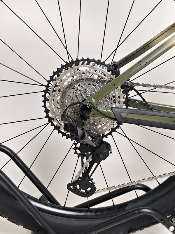 Trek ROSCOE 9 2024 Mountain Bike highlighting versatility, Excellent Condition, Medium size, RRP: £1,850.00, offered at £1,090.00 with Fast Delivery at eMado.