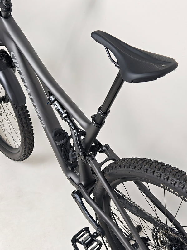 Close-up of the geometry adjustments on Specialized Stumpjumper Comp CARBON 2023, emphasizing its like new condition, RRP: £4,250.00, now priced at £1,980.00 with FREE Delivery!