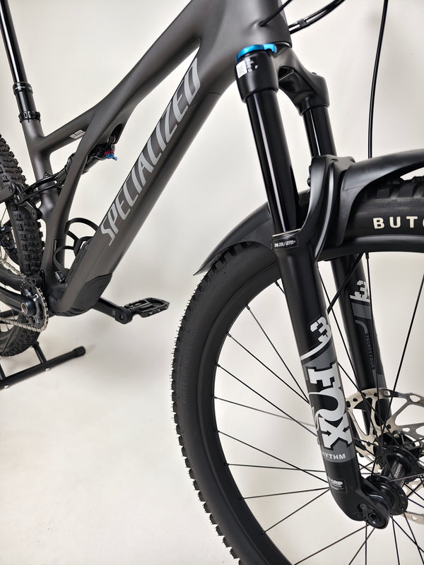 Unique view of the Roval 29 wheels on the Specialized Stumpjumper Comp CARBON 2023 large bike, showcasing its like new condition, RRP: £4,250.00, now just £1,980.00 with FREE Delivery!