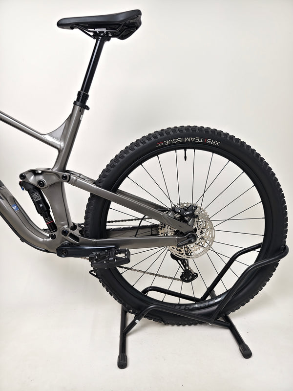 Close-up of Trek Slash 7 Gen 5, X-LARGE model with Lyrik suspension and SLX gear setup, original RRP: £2,775.00, on offer for £1,760.00 with complimentary fast delivery.