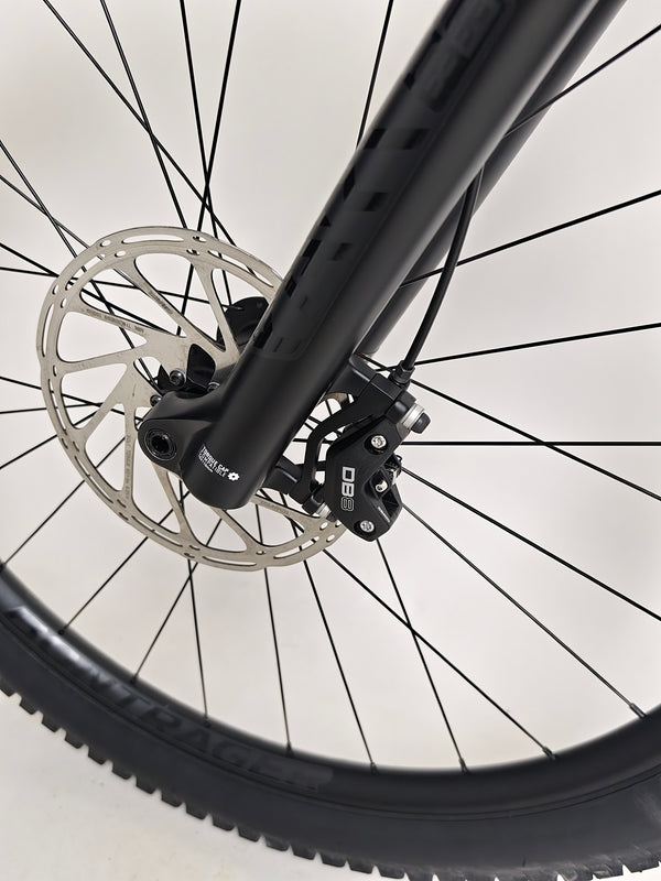 Image showing Trek Slash 7 Gen 5, X-LARGE size with Lyrik suspension and SLX components, RRP: £2,775.00, special offer at £1,760.00 including free speedy delivery.