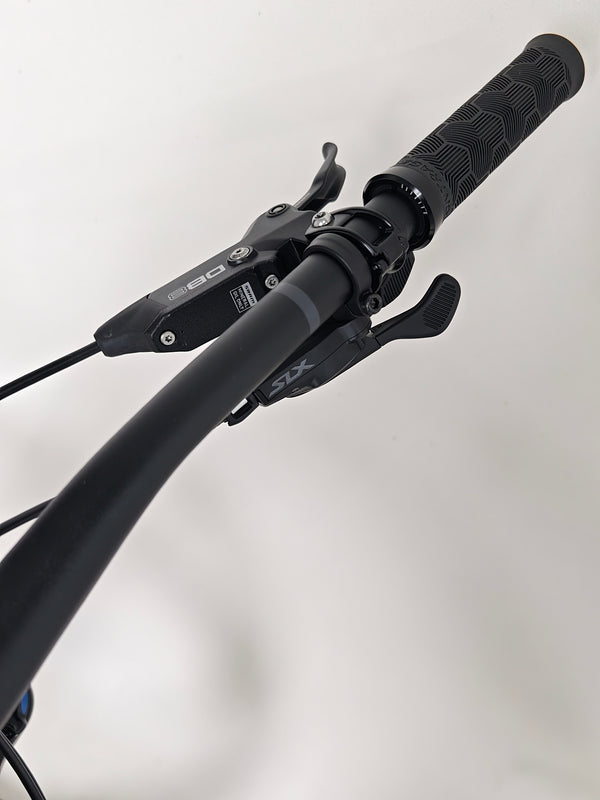 Image of Trek Slash 7 Gen 5 in like-new condition, X-LARGE size with Lyrik suspension and SLX gear, RRP: £2,775.00, now offered for £1,760.00 with free quick delivery.