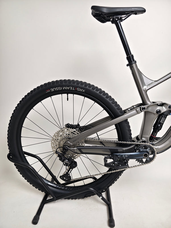 Back view of Trek Slash 7 Gen 5, X-LARGE showcasing Lyrik and SLX parts, initial RRP: £2,775.00, your price £1,760.00 with free speedy delivery.
