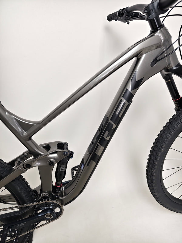 Back view of Trek Slash 7 Gen 5 X-LARGE bike with Lyrik fork and SLX drivetrain, initial RRP: £2,775.00, your price £1,760.00 includes free speedy delivery.