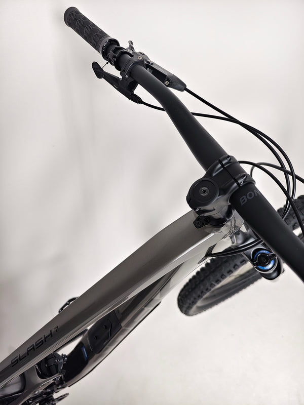 Image of Trek Slash 7 Gen 5, showcasing the X-LARGE frame with Lyrik fork and SLX components, original RRP: £2,775.00, current sale price £1,760.00 including free courier delivery.