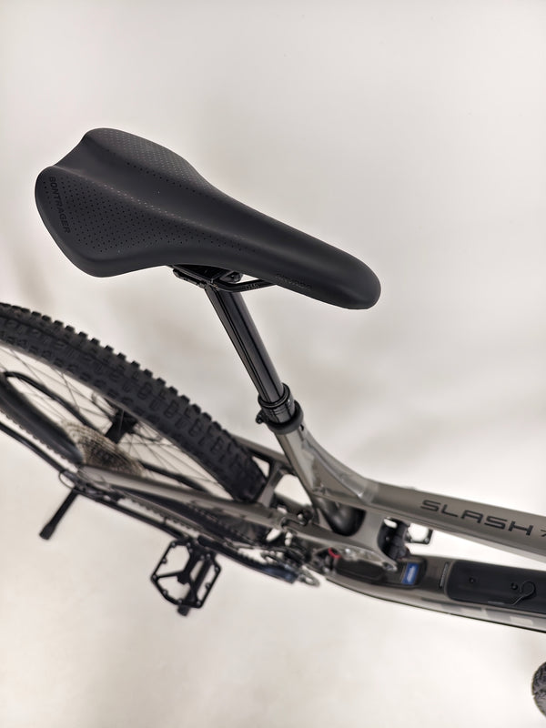 Trek Slash 7 Gen 5 bike in Mercury colour, X-LARGE size, showcasing Lyrik suspension and SLX gearing, initial RRP: £2,775.00, now offered for £1,760.00 with quick delivery included.