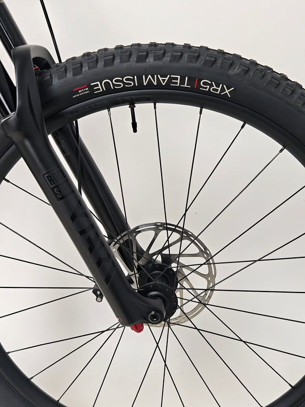 Trek Slash 7 Gen 5 mountain bike in X-LARGE, highlighting Lyrik suspension and SLX gear set, RRP: £2,775.00, current offer £1,760.00 including free delivery.