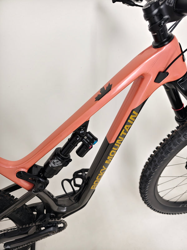 Scene of the Rocky Mountain Altitude Carbon 70 2022 mountain bike joined by other cycling gear, focused on durability for £2,590.00 with free UK delivery.