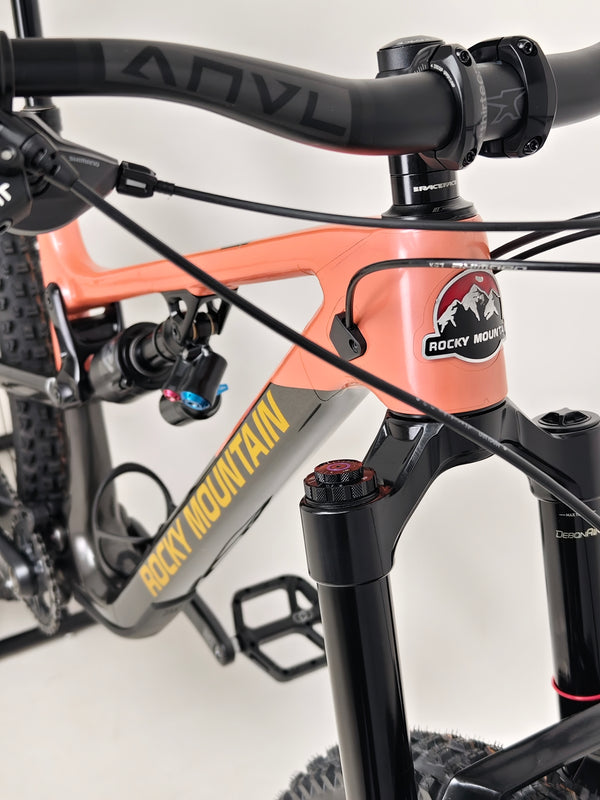 Pitch-perfect image of the Rocky Mountain Altitude Carbon 70 2022 showcasing its premium build, available for £2,590.00 with free UK delivery.