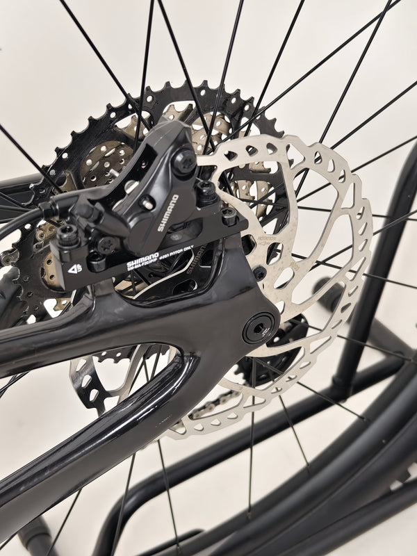 Giant Reign Advanced Pro 2 29 Carbon in action during mountain biking, showcasing its robust design, LARGE frame, in Very Good Condition, RRP £4,499.00, now available for £1,790.00!