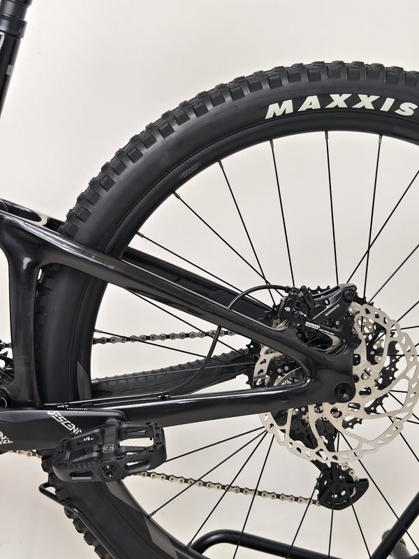 Giant Reign Advanced Pro 2 29 Carbon bike captured on a rugged trail adventure, highlighting endurance and quality, in Very Good Condition, LARGE size, original RRP £4,499.00, now just £1,790.00!
