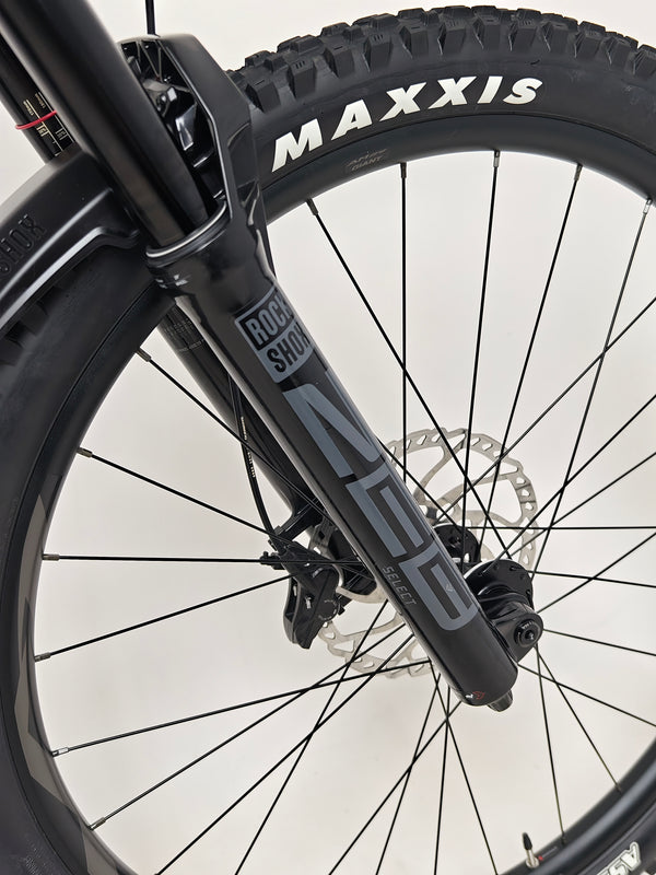Giant Reign Advanced Pro 2 29 Carbon bike focusing on rear suspension system, showcasing quality maintenance, in Very Good Condition, LARGE, RRP £4,499.00, ours for £1,790.00!
