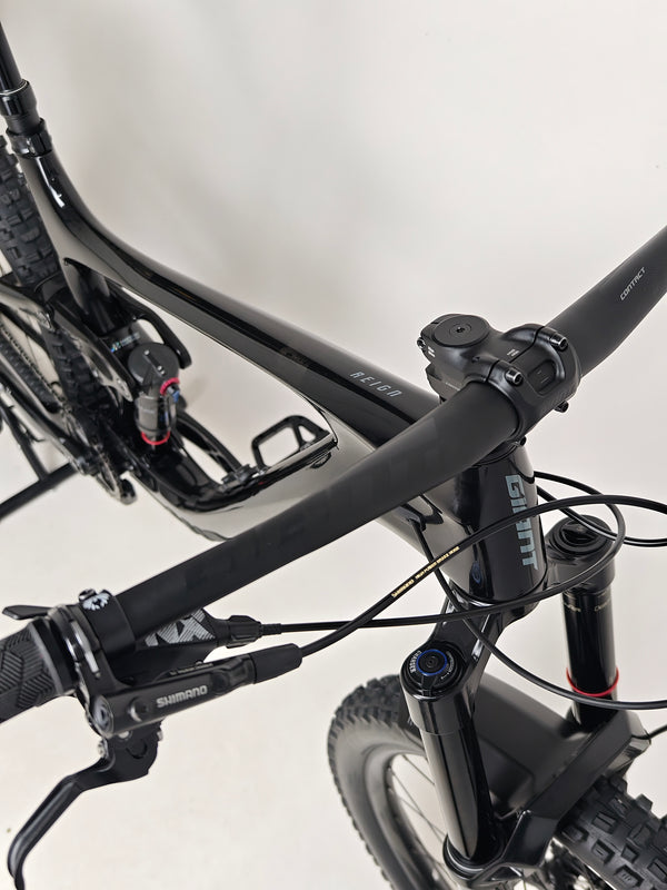 Giant Reign Advanced Pro 2 29 Carbon bike with sun highlighting its features, in Very Good Condition, LARGE size, RRP £4,499.00, special discounted price of £1,790.00!