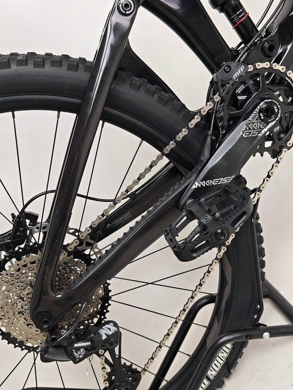Giant Reign Advanced Pro 2 29 Carbon bike showing versatility on a mountain trail, LARGE size, in Very Good Condition, RRP £4,499.00, current promotion at £1,790.00!