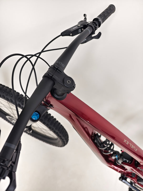 TREK Fuel EX 9.7 Gen 6 2023 FS CARBON / M-L / FOX / RRP: £4,175.00 / LIKE NEW! / Get it for £2,090.00 including FREE UK Delivery! - Rear suspension viewed in action.