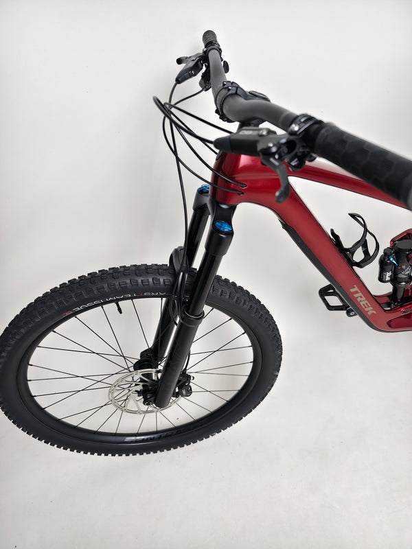 TREK Fuel EX 9.7 Gen 6 2023 FS CARBON / M-L / FOX / RRP: £4,175.00 / LIKE NEW! / Get it for £2,090.00 including FREE UK Delivery! - Image highlighting pedaling efficiency and gear interactions.