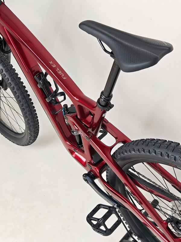 TREK Fuel EX 9.7 Gen 6 2023 FS CARBON / M-L / FOX / RRP: £4,175.00 / LIKE NEW! / Get it for £2,090.00 including FREE UK Delivery! - Picture capturing the carbon frame and design features.