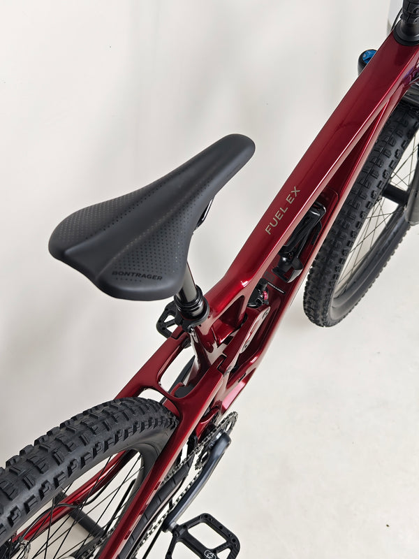 TREK Fuel EX 9.7 Gen 6 2023 FS CARBON / M-L / FOX / RRP: £4,175.00 / LIKE NEW! / Get it for £2,090.00 including FREE UK Delivery! - Image highlighting the handlebars and gear compatibility.