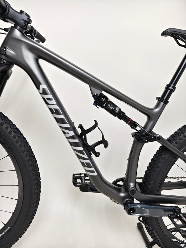 Specialized Epic EVO Expert 2022 features and specs listed, Medium, Excellent Condition! RRP: £7,750.00, your price only £2,790.00 including FREE Delivery!