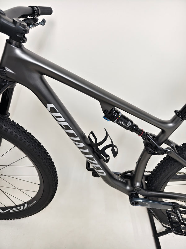 Professional shot of the Specialized Epic EVO Expert 2022 mountain bike, Medium size, RRP: £7,750.00, Excellent Condition! Our Price: £2,790.00 with FREE Delivery!