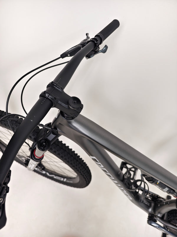 Specialized Epic EVO Expert 2022 in Medium size, showcasing Excellent Condition, RRP: £7,750.00, now at £2,790.00 including FREE Delivery!