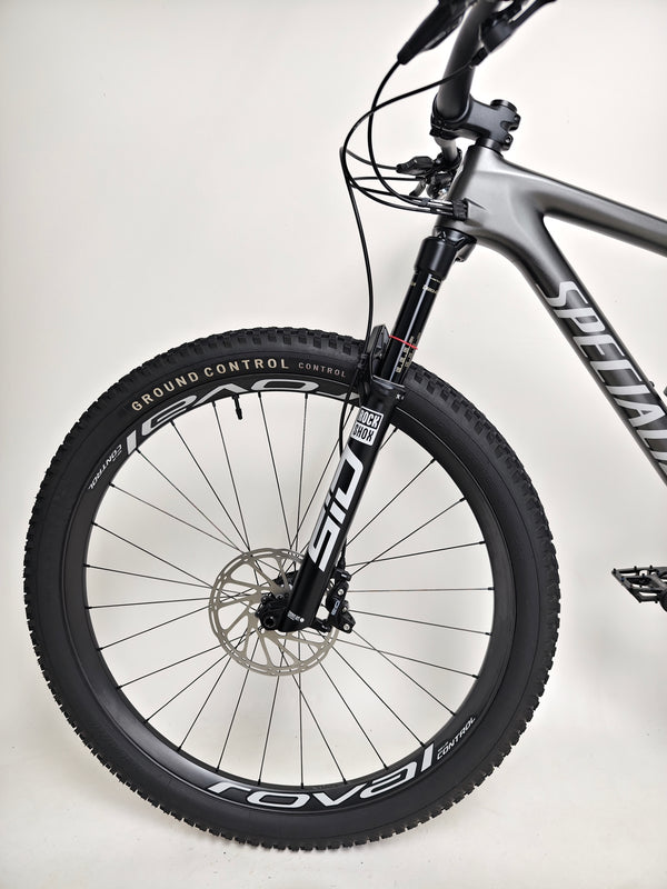 Top view of the Specialized Epic EVO Expert 2022 in Medium size, showing how it is in Excellent Condition! RRP: £7,750.00, available now for £2,790.00 with FREE Delivery!