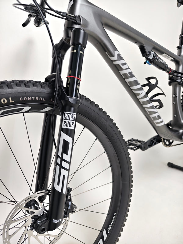 Angled view of the Specialized Epic EVO Expert 2022 mountain bike, Medium size, RRP: £7,750.00, in Excellent Condition! Available for just £2,790.00 with FREE Delivery!
