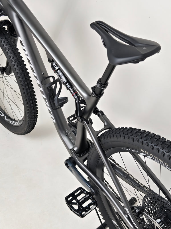 Exceptional features of Specialized Epic EVO Expert 2022 in Medium size, showcasing Excellent Condition! RRP: £7,750.00, now yours for £2,790.00 with FREE Delivery!