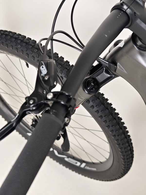 Specialized Epic EVO Expert 2022 mountain bike performance display, in Medium size and Excellent Condition! Original RRP: £7,750.00, yours for £2,790.00 with FREE Delivery!