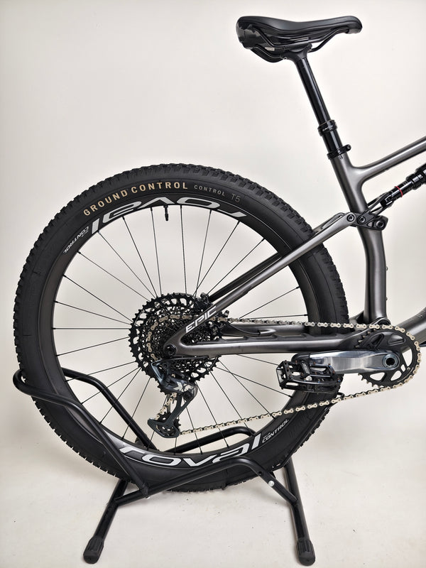 Performance demonstration of Specialized Epic EVO Expert 2022 mountain bike in Medium size, Excellent Condition! RRP: £7,750.00, now offered at £2,790.00 with FREE Delivery!