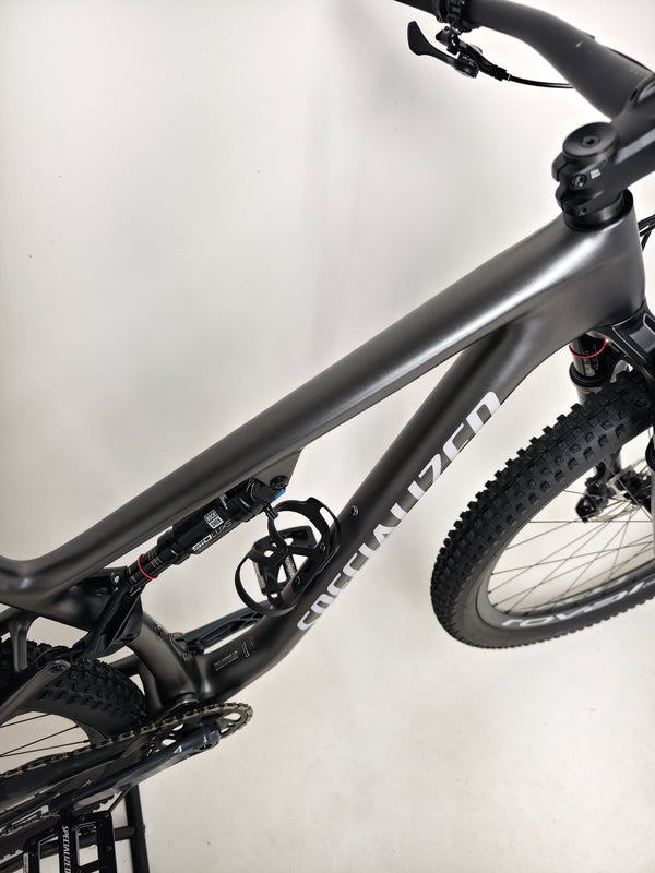Highlighting unique aspects of the Specialized Epic EVO Expert 2022, Medium size, in Excellent Condition! RRP: £7,750.00, your offer price is £2,790.00 with FREE Delivery!